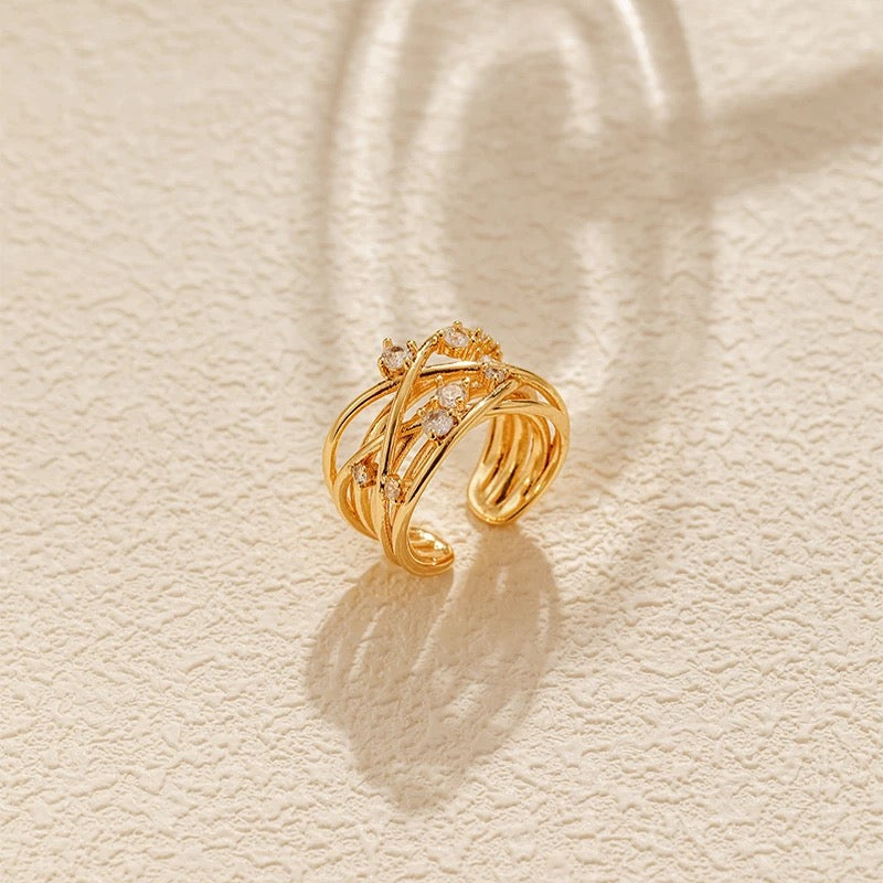 Layered zircons ring