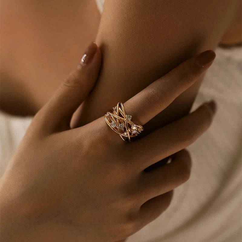 Layered zircons ring