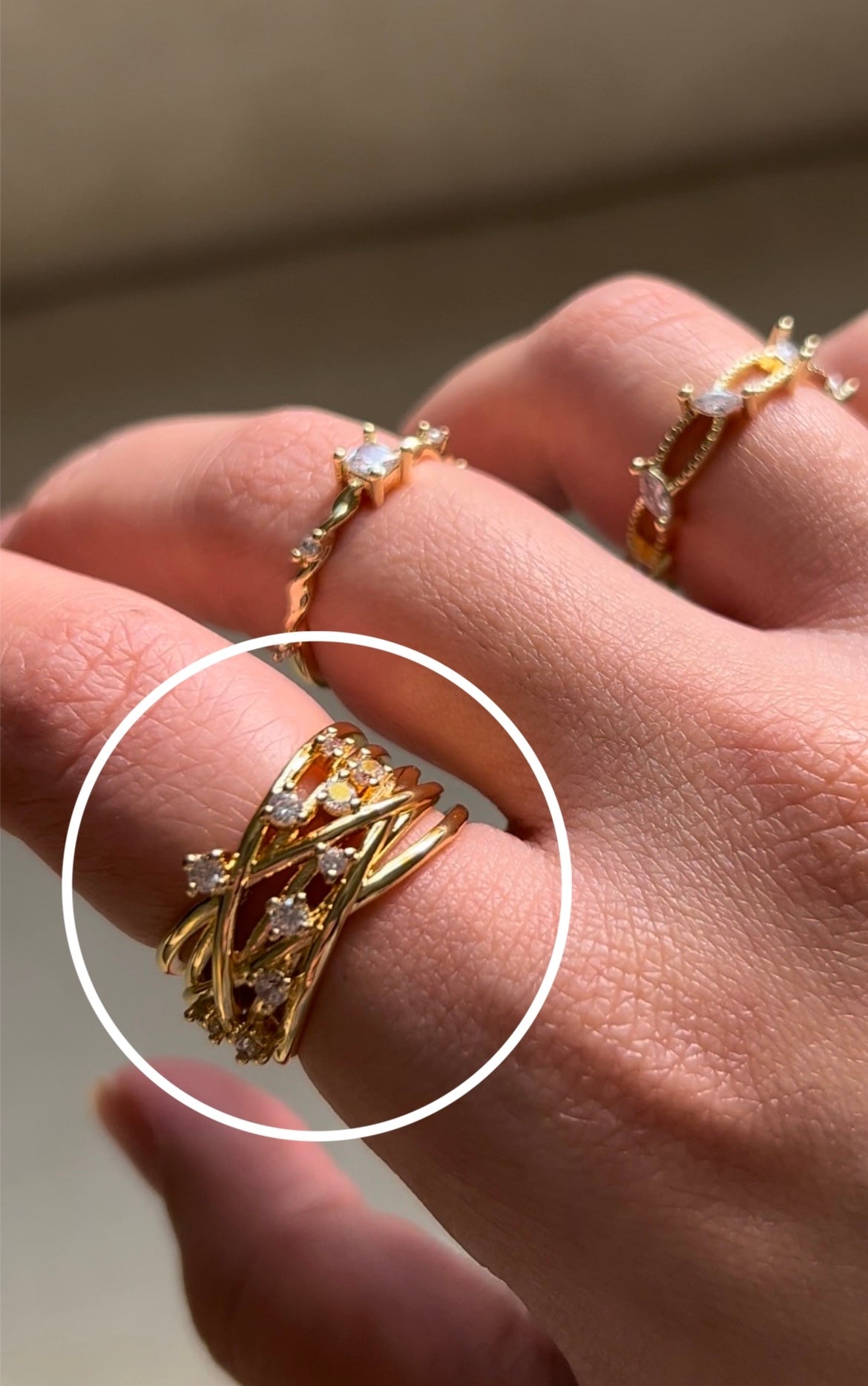 Layered zircons ring